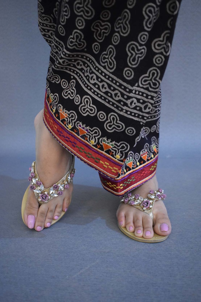 Extra image for Ajrak Kahani Black