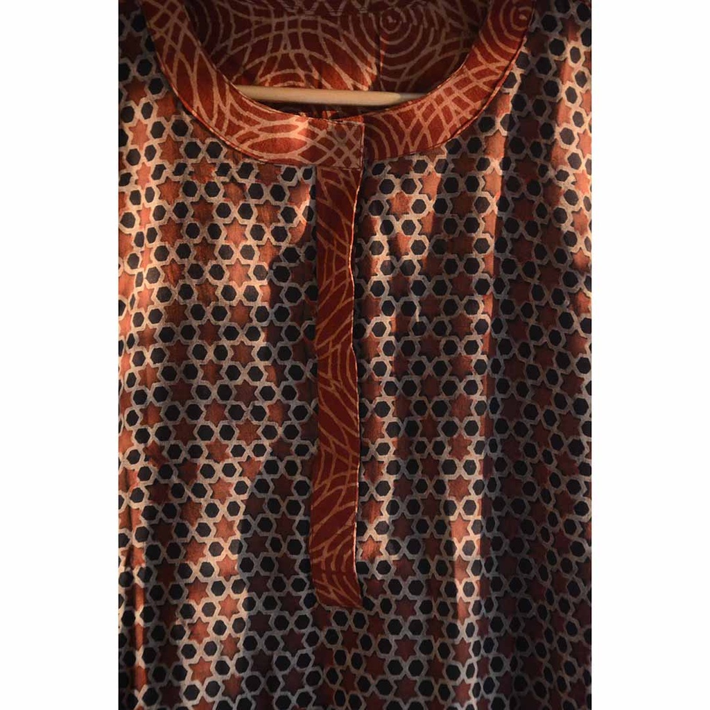 Hand Embroidered Women Kurta