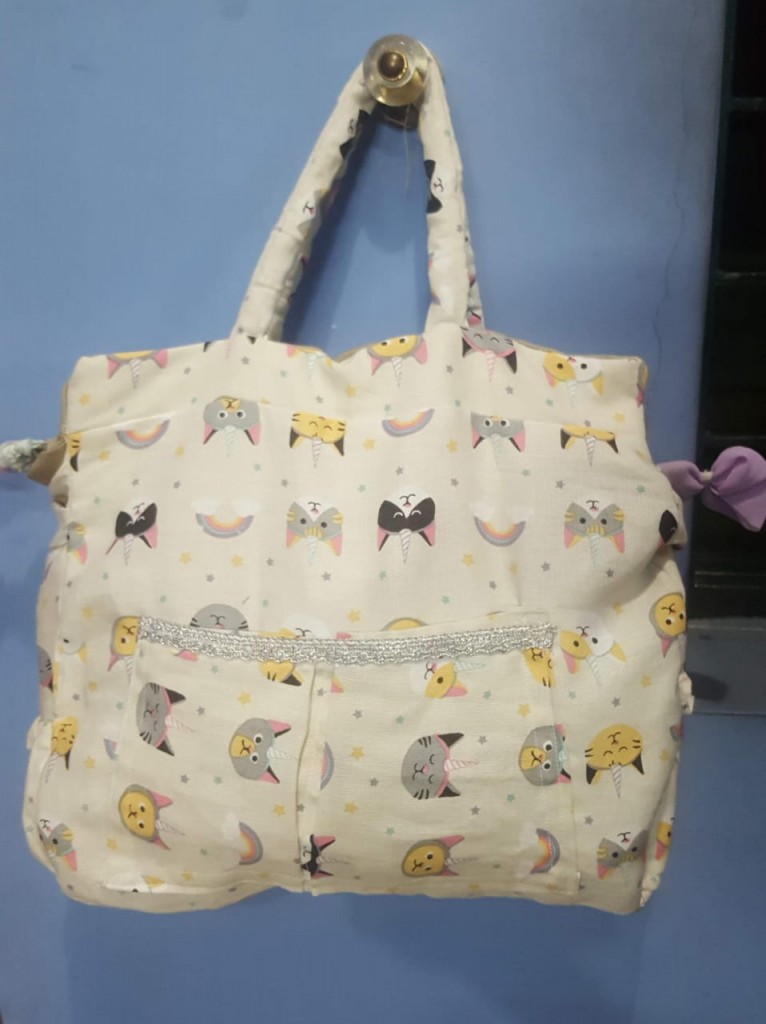 White zeen fabric hand bag IMG # 1