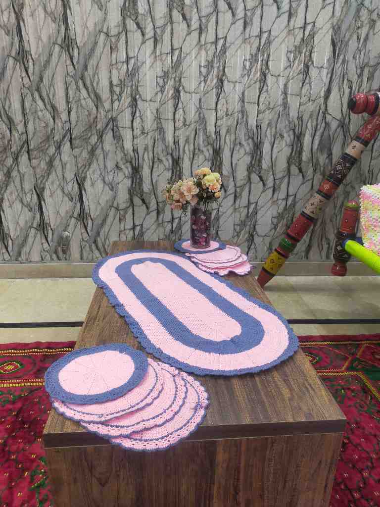crochet table runner set IMG # 1