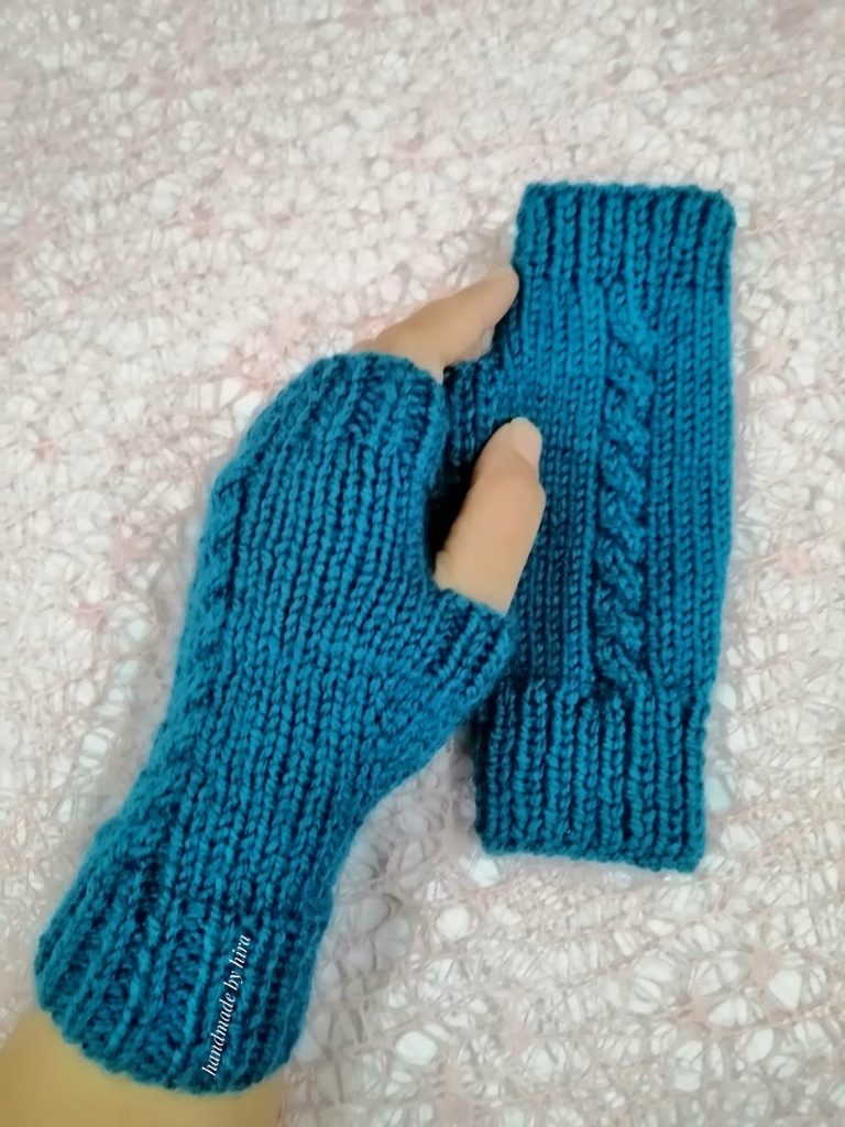 Cozy Cabled Mitts