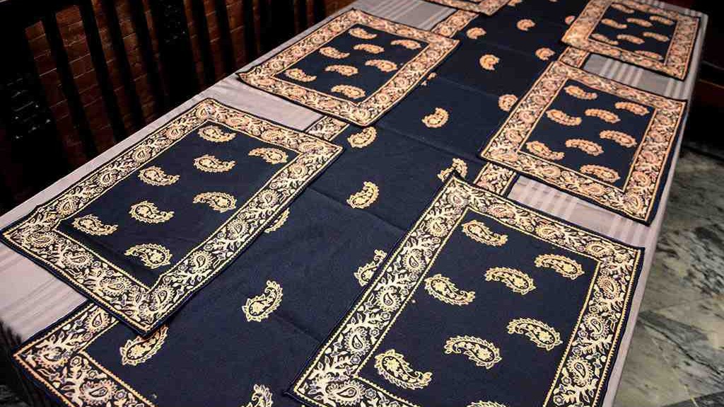 Table Runner - Duplicate IMG # 1