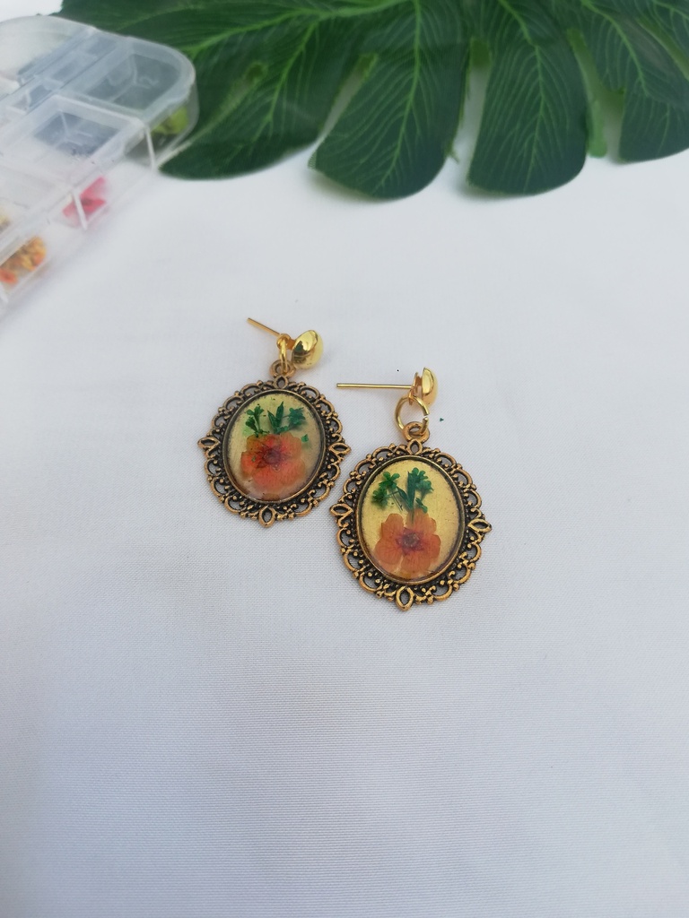 Floral Oval Earrings Golden