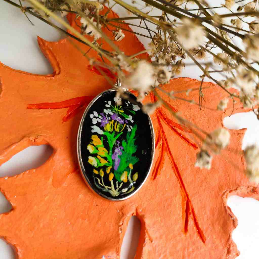 Black leaf pendant IMG # 1