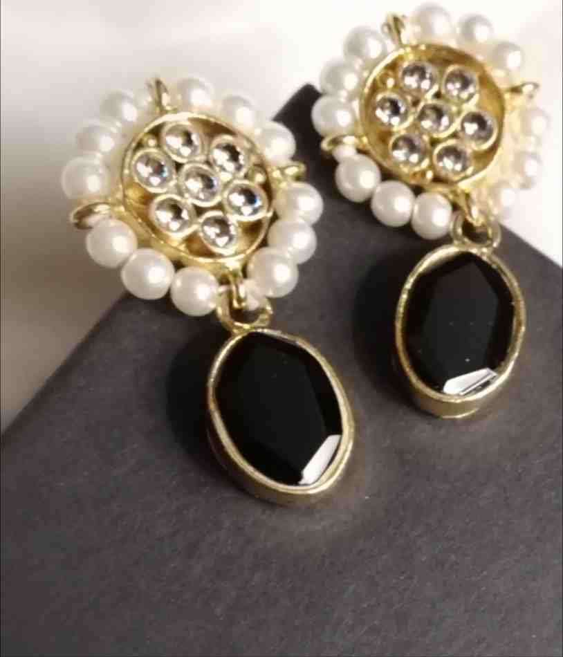 Kundan Black Earrings