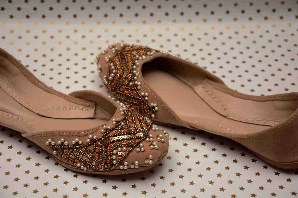 Skin Velvet Khussa