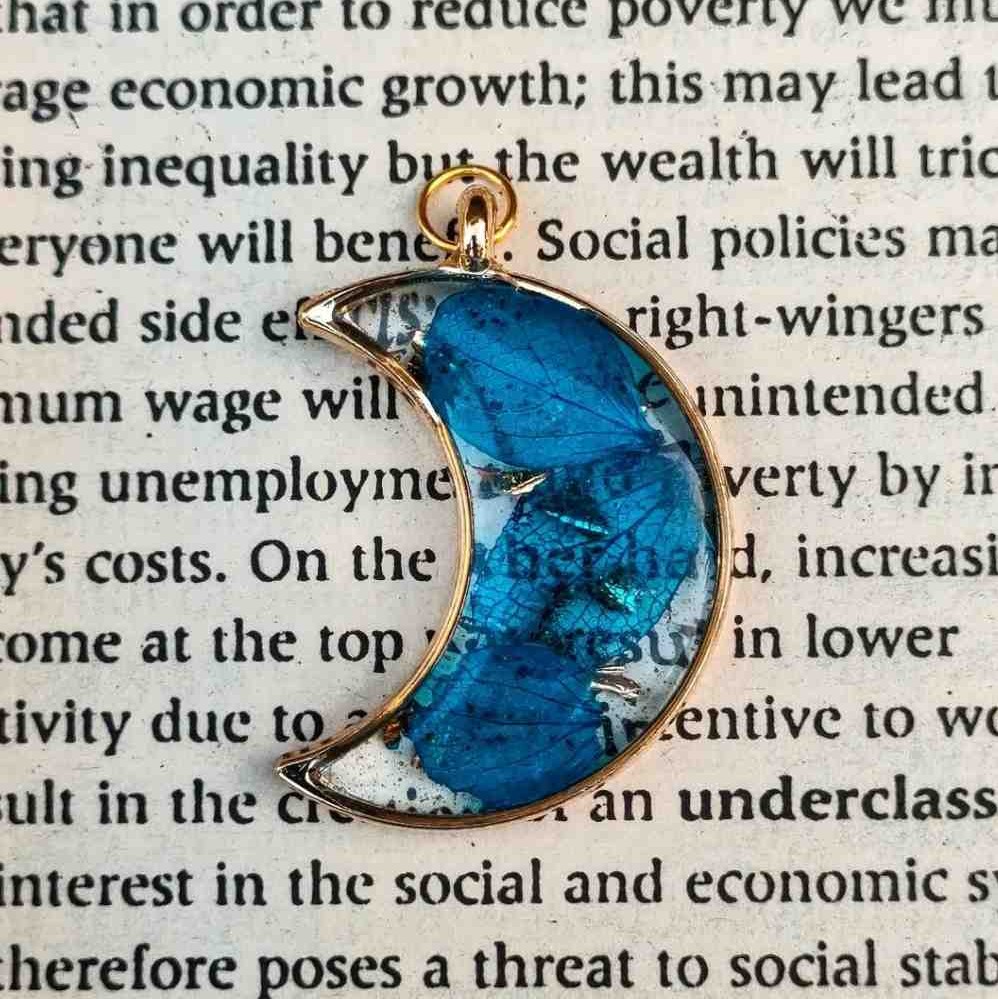 Aruna Blue Resin Pendant