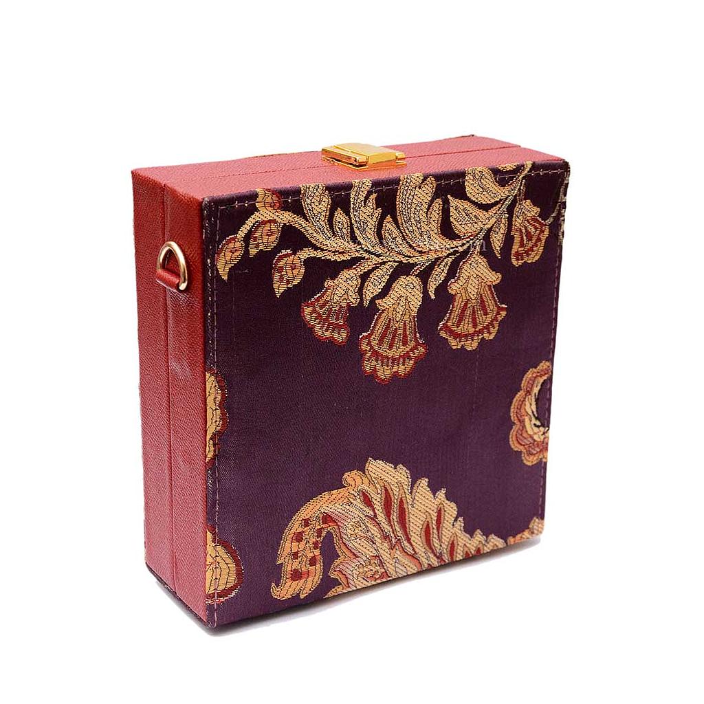 Handmade purse with chain