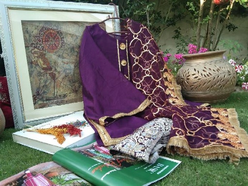 [PK2949-CW-GEN-009220] Traditional Dress