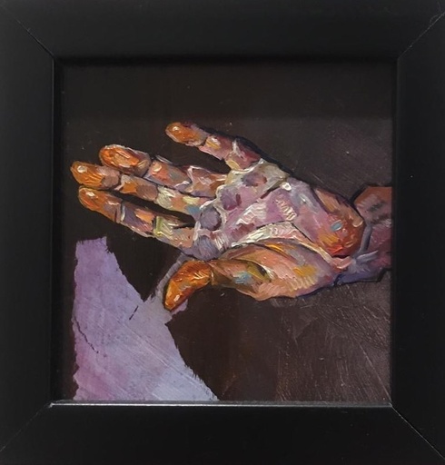 [PK3190-AR-PAI-010982] hands
