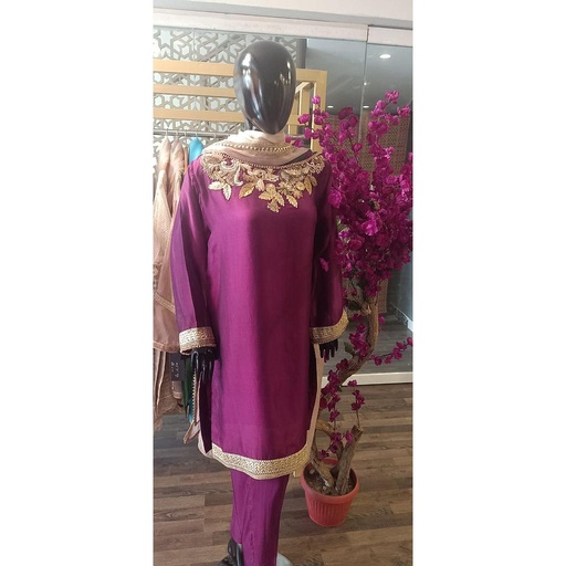 [PK3340-CW-PRT-011057] Royal beauty
