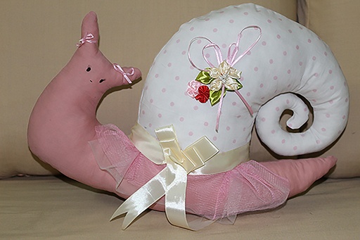 [PK3404-HM-CUS-012101] Baby Snail Cushion