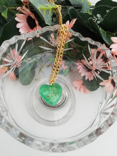 [PK4119-JW-NCK-012937] Green Gold Flake Heart Pendant