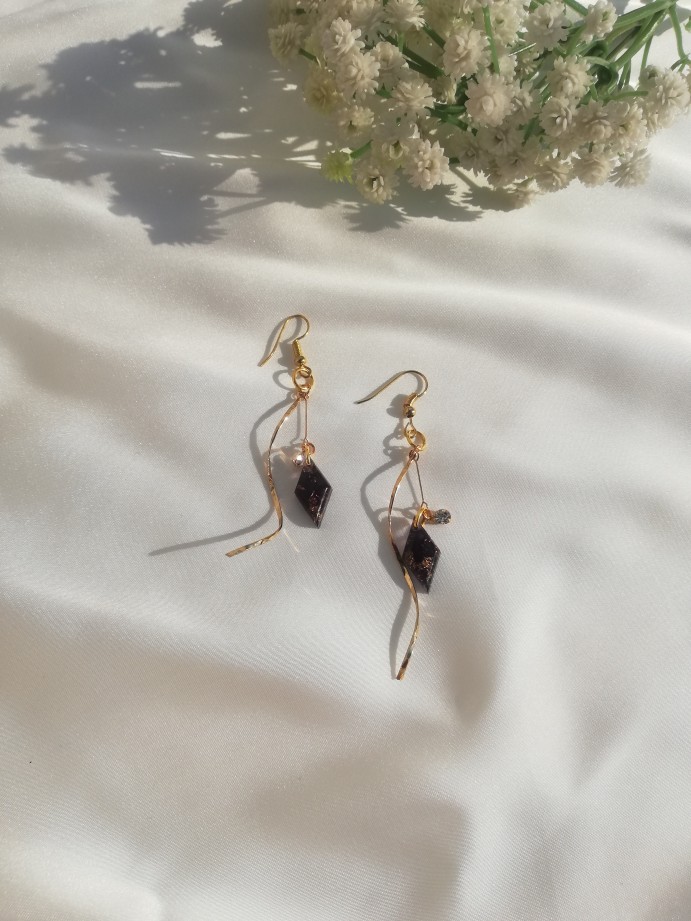 Black & Golden Resin Drops