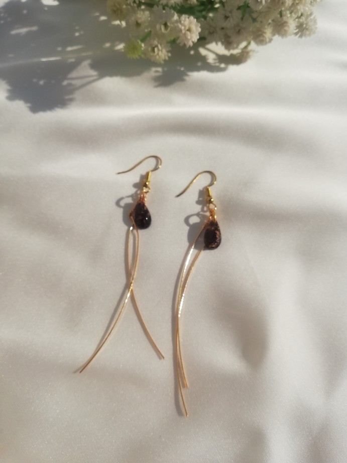 Black & Gold Resin Drops