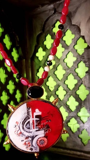 [PK2601-JW-NCK-014128] Red and white calligraphy