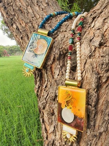 [PK2601-JW-NCK-015499] Yellow Calligraphy