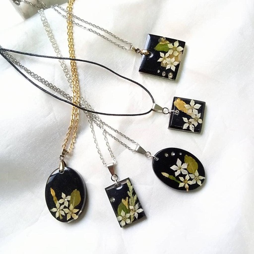 Hand Crafted Dry Flower Necklace
