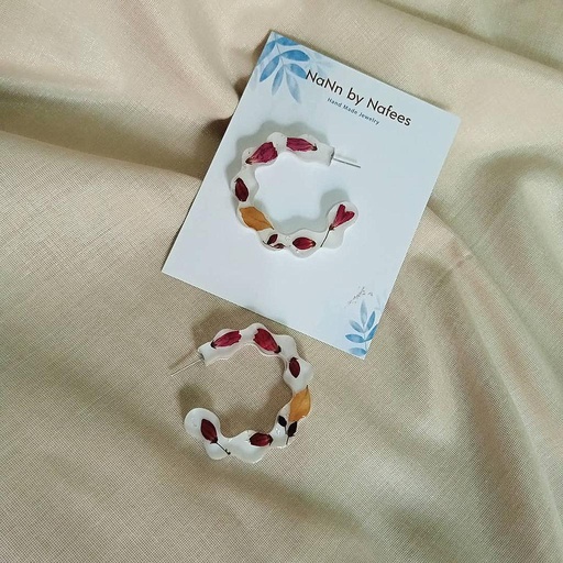 Hand Crafted dry Flower Bali Earrings