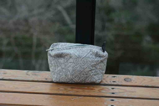 [PK7667-BG-POU-023676] Makeup Pouch 