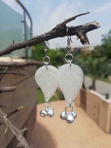[PK4119-JW-EAR-027697] White Resin Leaf Dangles 