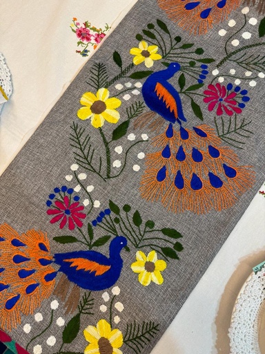 [PK8978-HM-TBW-029447] Embroidered Table Runner (Grey)