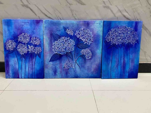 [PK8392-AR-PAI-029587] Blue and Violet Floral Decor